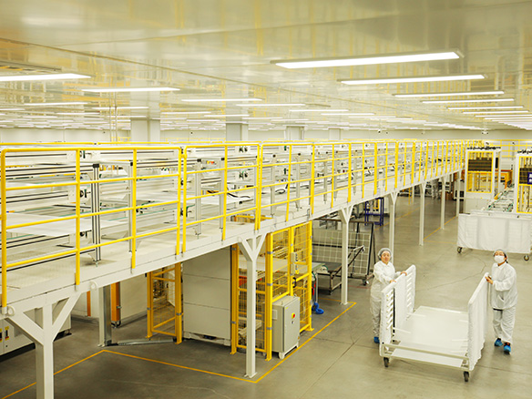 政策保障光伏消纳，国内外共振趋势明显